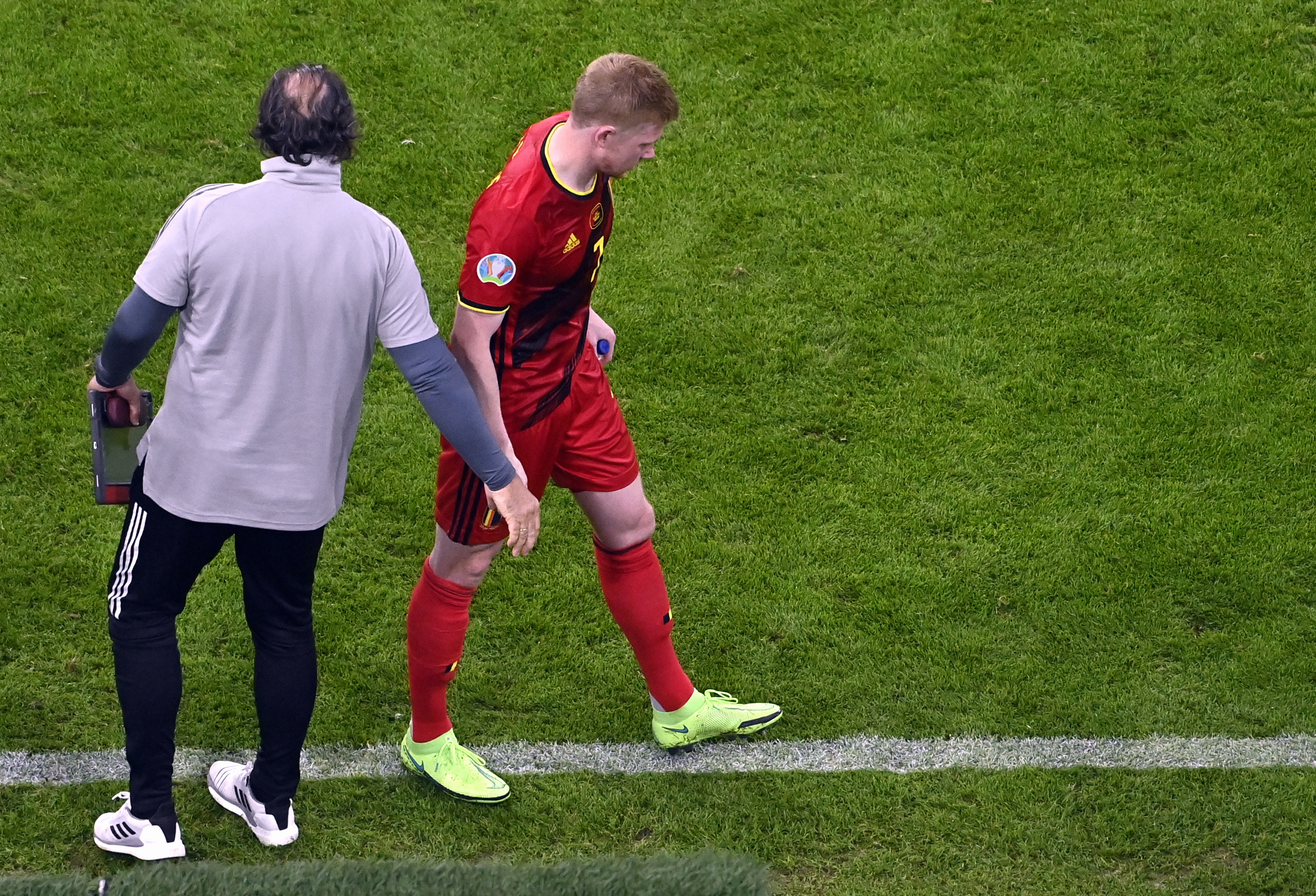 九游娱乐德布劳内在法国队比赛中势不可挡，突破纪录引发热议！的简单介绍