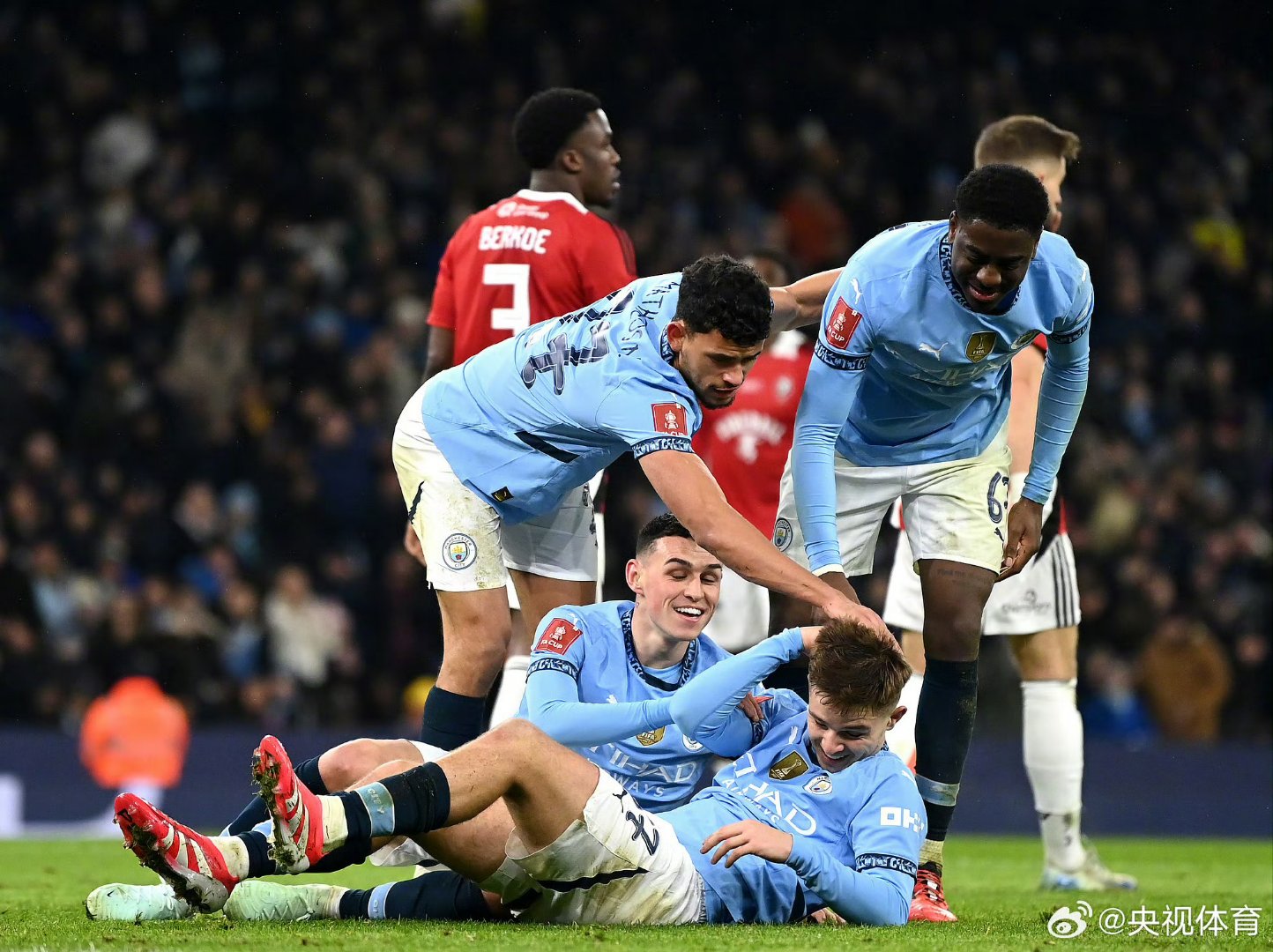九游体育官方网站今晚突围战来临，曼城围绕意大利杯遗憾出局，压力陡增，控场能力受关注的简单介绍