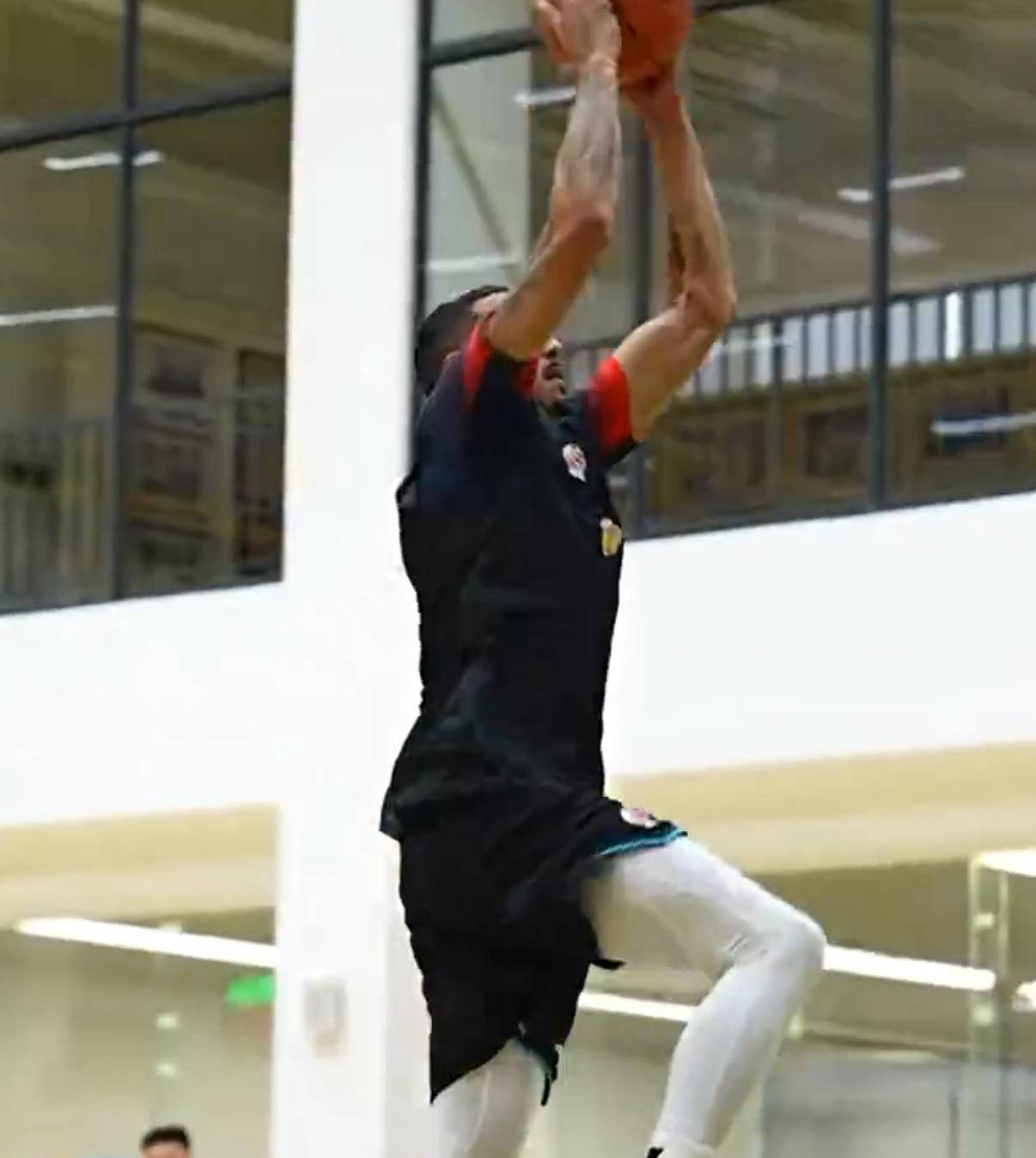 九游体育官方网站包含广东宏远训练开放日，今夜临场应变引欢呼，CBA常规赛在即，资深球员宣示担当的词条